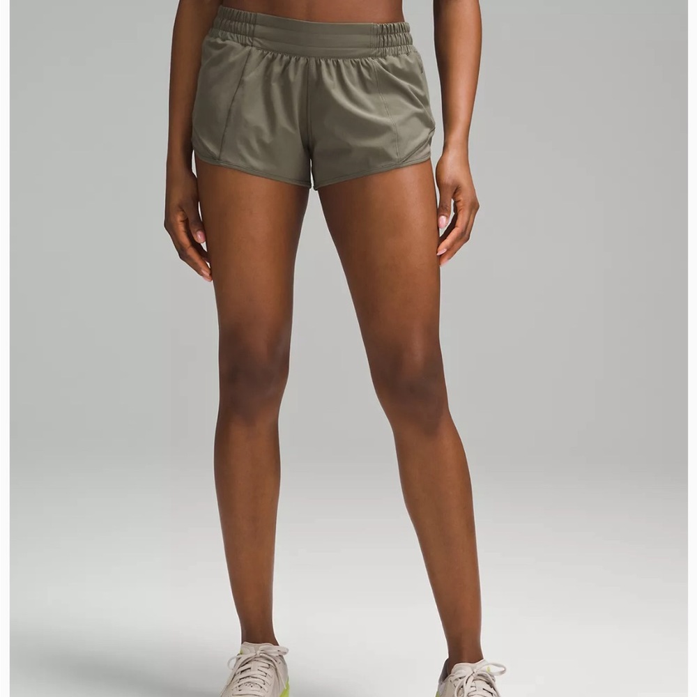 Lululemon Hotty Hot Shorts 2.5” size 6 purple